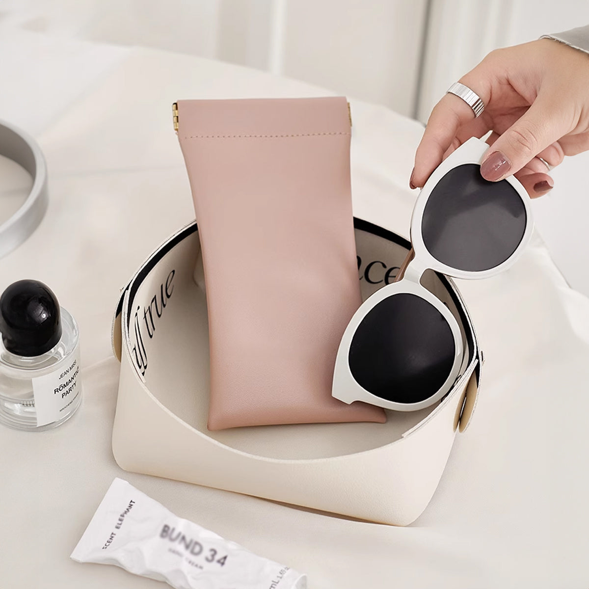 Portable Small Makeup Bag No Zipper Self-Closing, Leather Sunglasses Bag